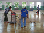 體校清洗籃球場地面